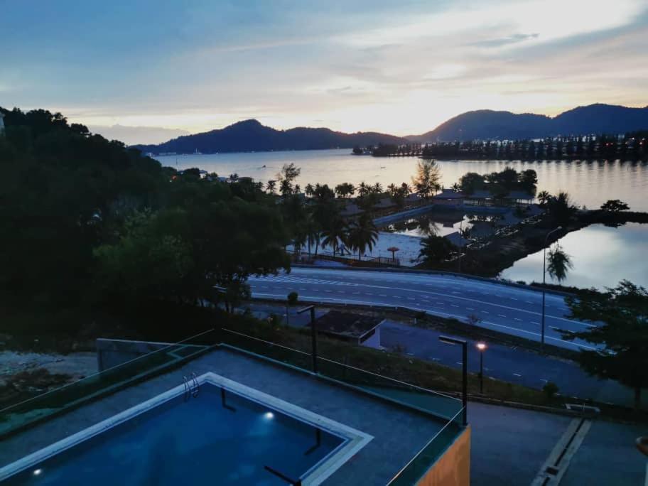 Marina Heights Hotel Residences ルムット エクステリア 写真